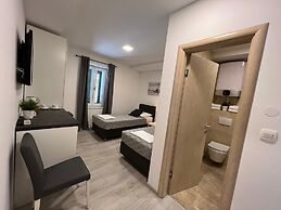 Apartments and Rooms Adriatic Suites