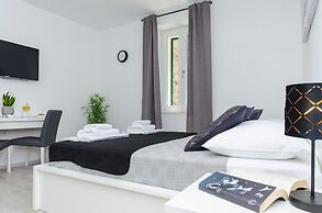 Apartments and Rooms Adriatic Suites