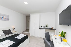 Apartments and Rooms Adriatic Suites