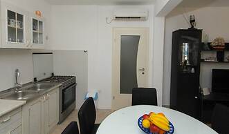 Modern apt in the Stone House in the Very Center