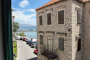 Modern apt in the Stone House in the Very Center