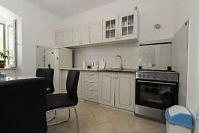 Modern apt in the Stone House in the Very Center