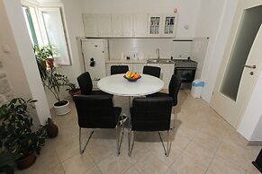 Modern apt in the Stone House in the Very Center