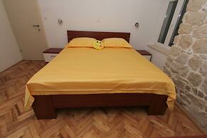 Modern apt in the Stone House in the Very Center