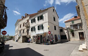 Modern apt in the Stone House in the Very Center