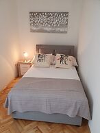 Modern apt in the Stone House in the Very Center