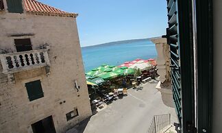 Modern apt in the Stone House in the Very Center