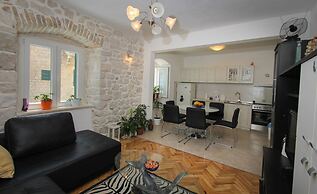 Modern apt in the Stone House in the Very Center