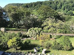 2BR North Sands Apt - Dog Friendly & Free Parking