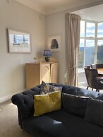 2 bed Apartment Overlooking North Sands Beach