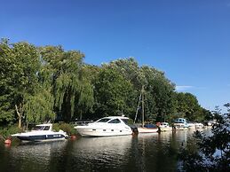 3 Bed Luxury Mobile Home Hoburne Park Christchurch