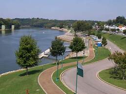 Holiday Inn Clarksville Northeast by IHG