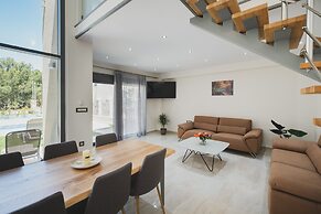 Park-View Pool Villa steps to the Beach