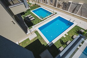 Park-View Pool Villa steps to the Beach