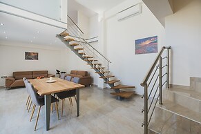 Park-View Pool Villa steps to the Beach