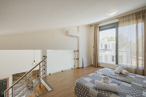 Park-View Pool Villa steps to the Beach