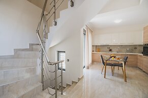 Park-View Pool Villa steps to the Beach