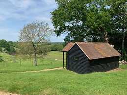 Stunning Estate Sleeps 22 Private Parking & Garden