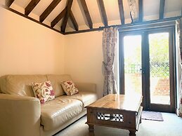 Stunning Estate Sleeps 22 Private Parking & Garden