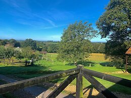 Stunning Estate Sleeps 22 Private Parking & Garden