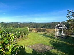 Stunning Estate Sleeps 22 Private Parking & Garden
