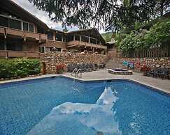 Deluxe 2 Bedroom Apartments at Resort With Outdoor Pool & Hot Tub