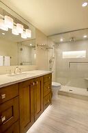 Deluxe 2 Bedroom Apartments at Resort with Outdoor Pool & Hot Tub