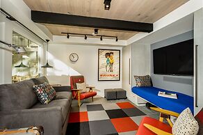 Deluxe 2 Bedroom Apartments at Resort with Outdoor Pool & Hot Tub