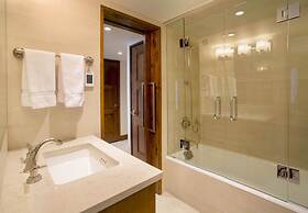 Deluxe 2 Bedroom Apartments at Resort with Outdoor Pool & Hot Tub