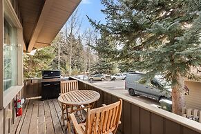 Deluxe 2 Bedroom Apartments at Resort with Outdoor Pool & Hot Tub