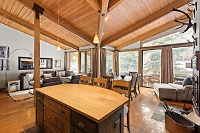 Deluxe 2 Bedroom Apartments at Resort with Outdoor Pool & Hot Tub