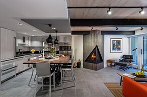 Deluxe 2 Bedroom Apartments at Resort with Outdoor Pool & Hot Tub