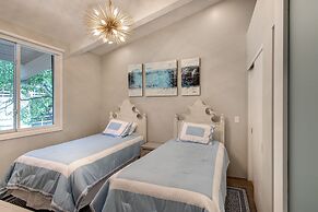 Deluxe 2 Bedroom Apartments at Resort with Outdoor Pool & Hot Tub