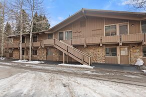 Deluxe 2 Bedroom Apartments at Resort with Outdoor Pool & Hot Tub