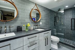 Deluxe 2 Bedroom Apartments at Resort with Outdoor Pool & Hot Tub