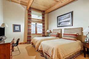 Deluxe 2 Bedroom Apartments at Resort with Outdoor Pool & Hot Tub