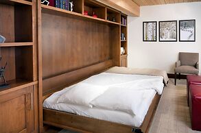 Deluxe 2 Bedroom Apartments at Resort with Outdoor Pool & Hot Tub