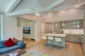 Deluxe 2 Bedroom Apartments at Resort with Outdoor Pool & Hot Tub