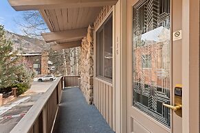 Deluxe 2 Bedroom Apartments at Resort with Outdoor Pool & Hot Tub