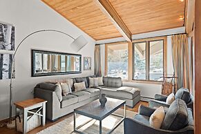 Deluxe 2 Bedroom Apartments at Resort with Outdoor Pool & Hot Tub