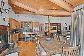 Deluxe 2 Bedroom Apartments at Resort with Outdoor Pool & Hot Tub