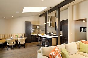 Deluxe 2 Bedroom Apartments at Resort with Outdoor Pool & Hot Tub