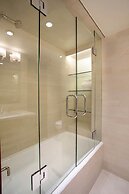 Deluxe 2 Bedroom Apartments at Resort with Outdoor Pool & Hot Tub