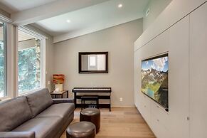 Deluxe 2 Bedroom Apartments at Resort with Outdoor Pool & Hot Tub