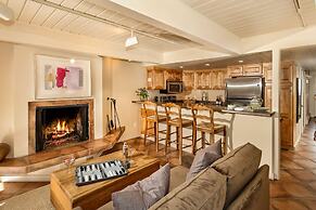 Comfortable & Modern 2 Bedroom Apartments - Right on the Slopes!