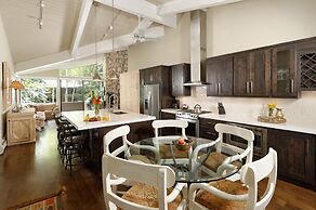 Comfortable & Modern 2 Bedroom Apartments - Right on the Slopes!