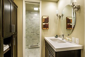 Comfortable & Modern 2 Bedroom Apartments - Right on the Slopes!