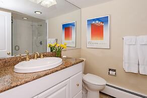 Comfortable & Modern 2 Bedroom Apartments - Right on the Slopes!