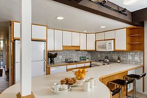 Comfortable & Modern 2 Bedroom Apartments - Right on the Slopes!