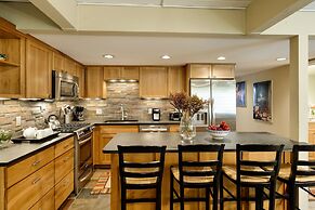 Comfortable & Modern 2 Bedroom Apartments - Right on the Slopes!